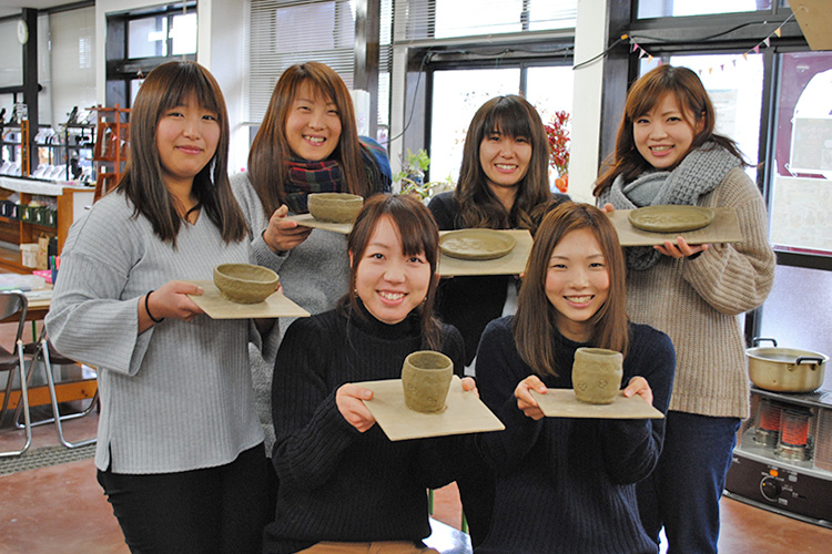 手びねり陶芸体験 阿南町陶芸体験館