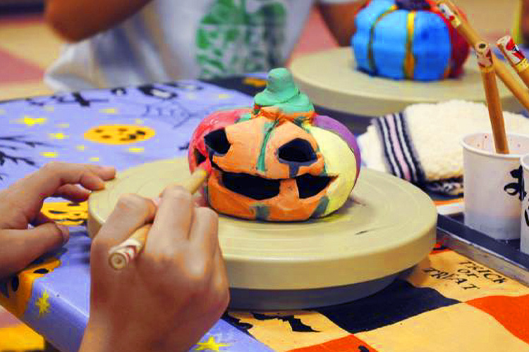 ハロウィンランタン作り 阿南町陶芸体験館