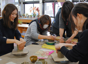 手びねり陶芸体験 阿南町陶芸体験館