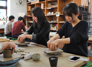 手びねり陶芸体験 阿南町陶芸体験館